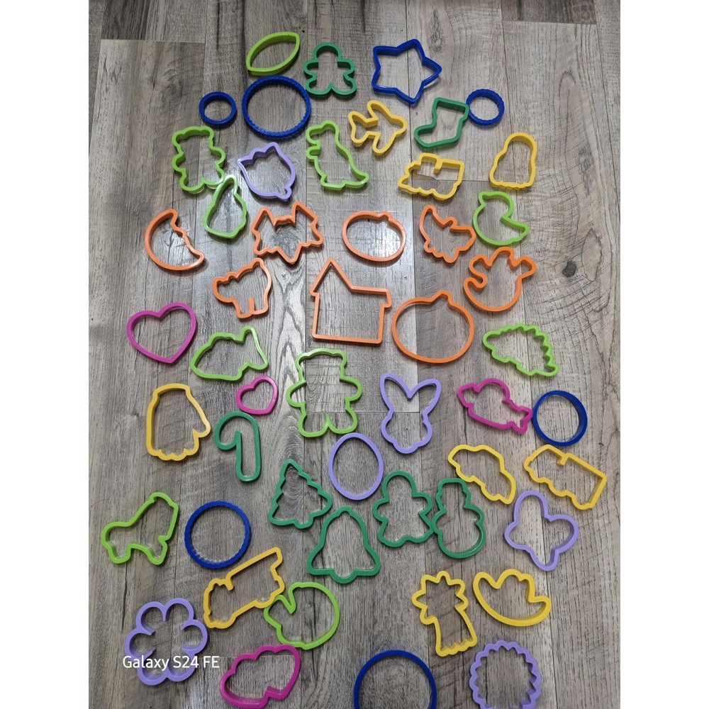 78 Pc Plastic cookie Cutter Set - Picture 2 of 4